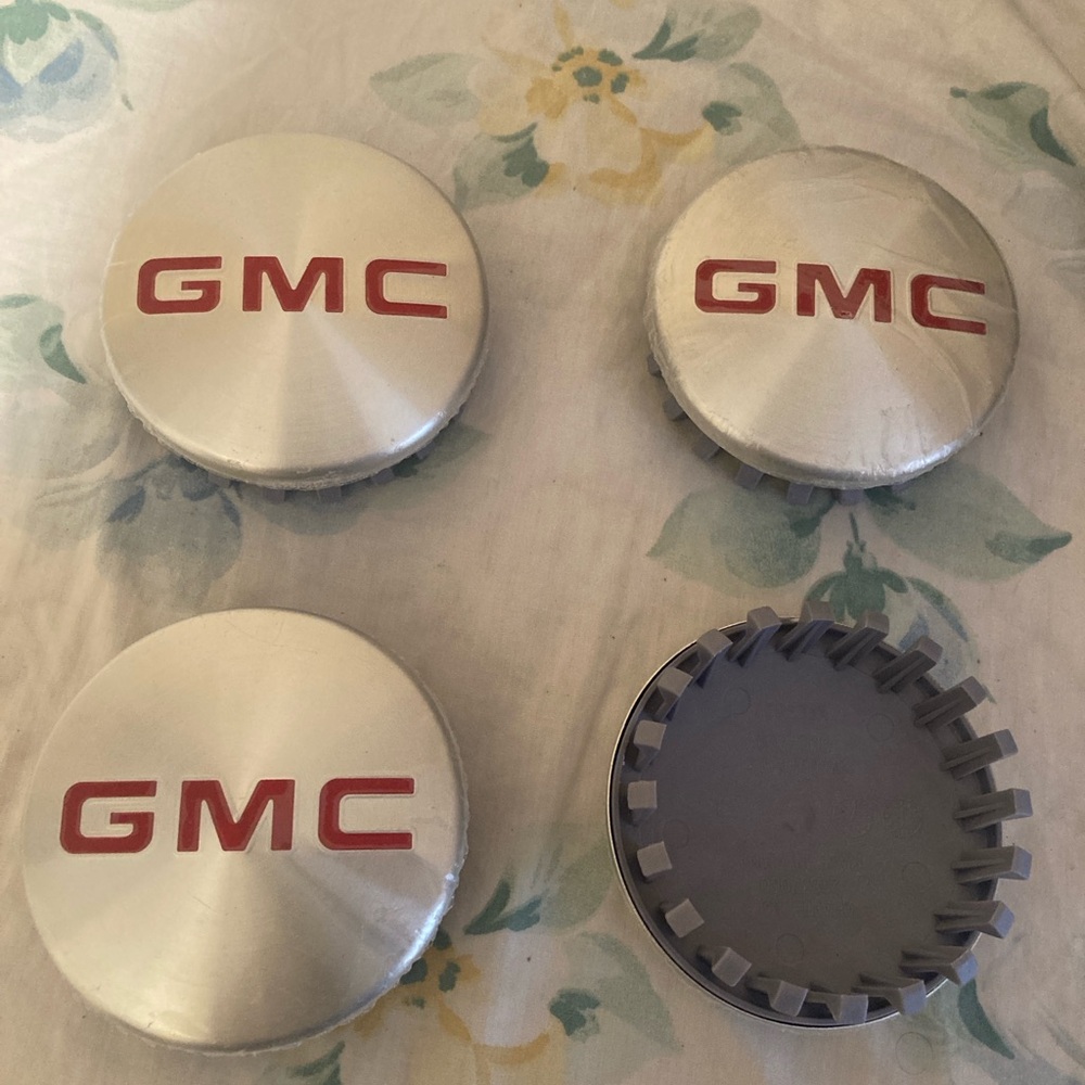 GMC 4 Silver Wheel Center Caps